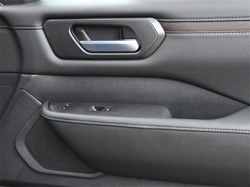 New 2025 Nissan Armada SL w/ Captain's Chari Seat Package image 34