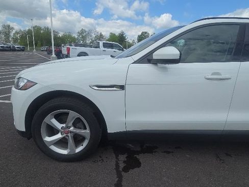 Used 2017 Jaguar F-PACE Premium AWD/4WD image 18