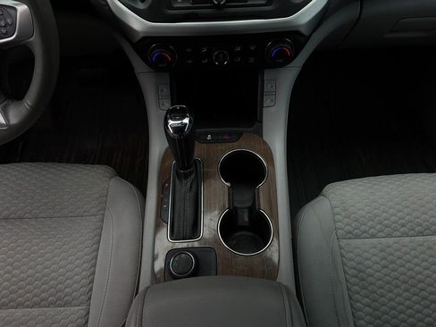 Used 2019 GMC Acadia SLE FWD image 16