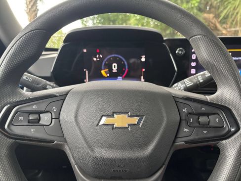 Used 2025 Chevrolet Trax LT FWD image 30