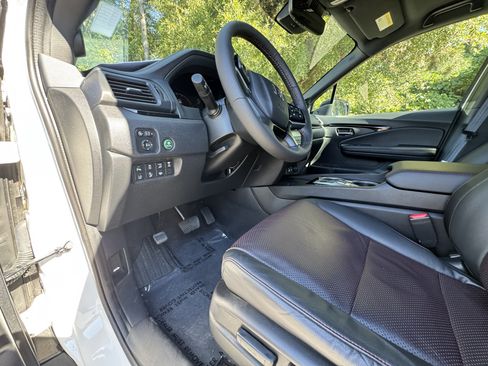 Used 2024 Honda Ridgeline Black Edition image 12