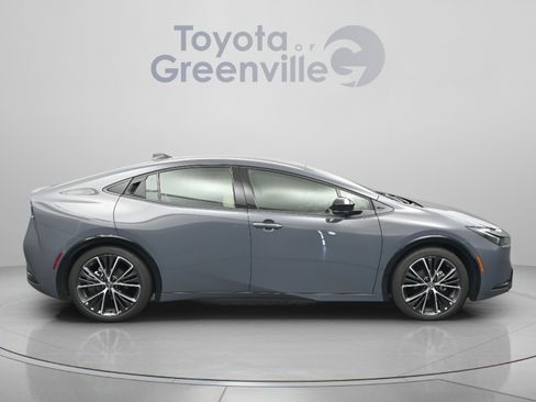 Used 2024 Toyota Prius XLE FWD image 16