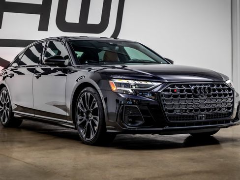 Used 2025 Audi S8 AWD/4WD image 23