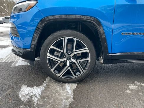 Used 2025 Jeep Compass Limited w/ Elite Group image 4