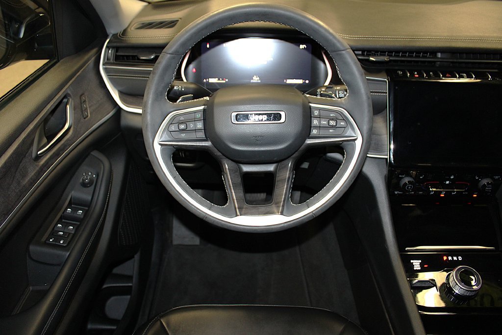 Certified 2023 Jeep Grand Cherokee L Limited AWD/4WD image 13