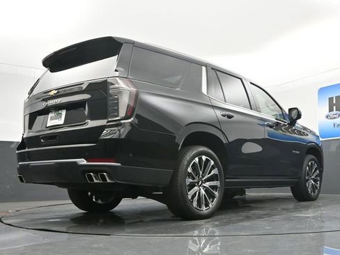 Used 2025 Chevrolet Tahoe High Country AWD/4WD image 24