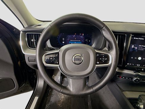 Used 2025 Volvo XC60 B5 Plus image 13