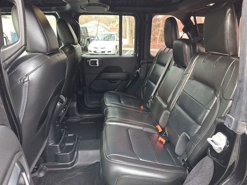 Used 2022 Jeep Wrangler Unlimited Sahara AWD/4WD image 10