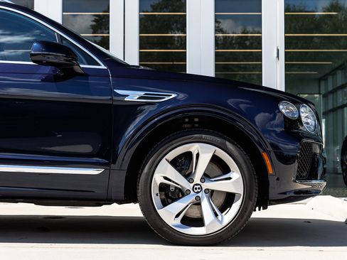 Certified 2024 Bentley Bentayga image 8
