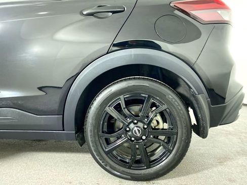 Used 2023 Nissan Kicks SV image 6