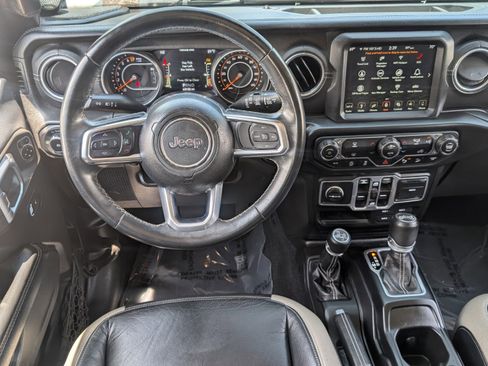 Used 2018 Jeep Wrangler Unlimited Sahara AWD/4WD image 12