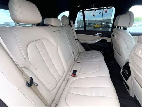 Used 2019 BMW X5 xDrive40i w/ M Sport Package AWD/4WD image 29