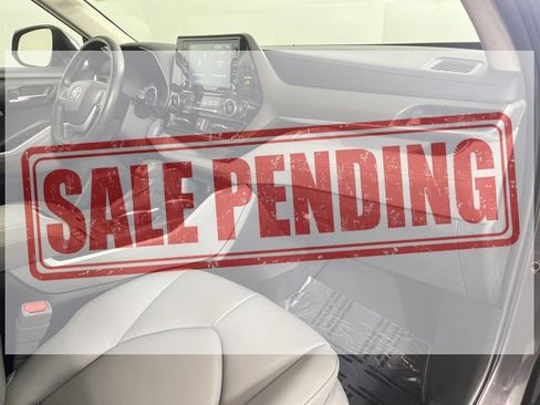 Certified 2022 Toyota Highlander XLE image 32