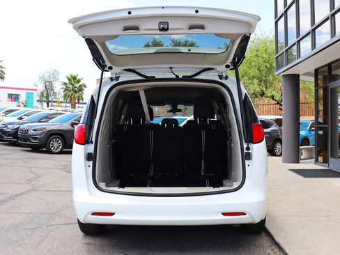 Used 2022 Chrysler Voyager LX FWD image 22