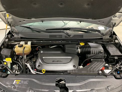 Used 2020 Chrysler Pacifica Touring-L FWD image 16