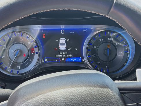 Used 2023 Chrysler 300 S RWD image 11