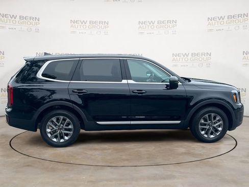 Used 2023 Kia Telluride LX FWD image 6