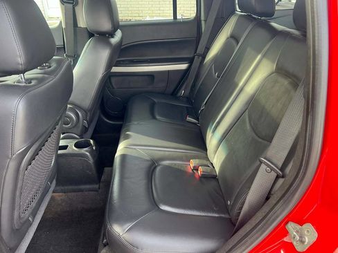 Used 2010 Chevrolet HHR LT image 7