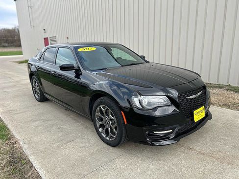 Used 2018 Chrysler 300 S w/ S Model Appearance Package AWD/4WD image 3