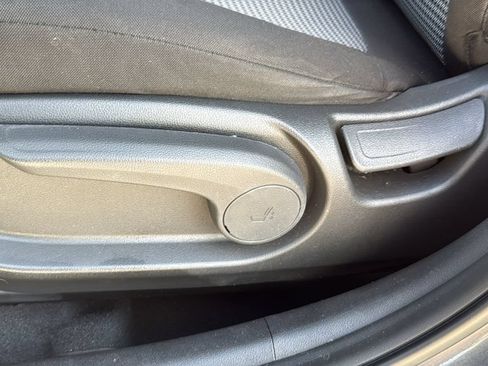 Used 2018 Hyundai Kona SE FWD image 21
