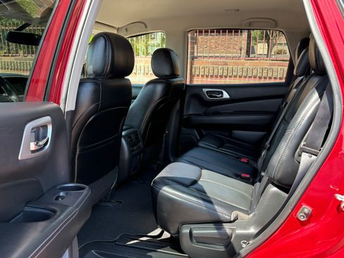 Used 2017 Nissan Pathfinder SL FWD image 7