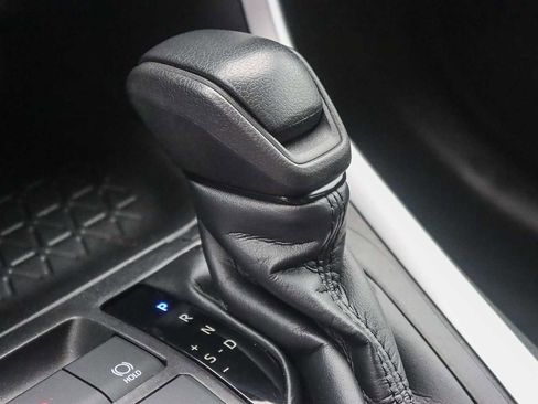 Used 2021 Toyota RAV4 XLE image 19