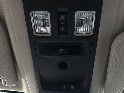 Used 2017 RAM 1500 Laramie AWD/4WD image 29