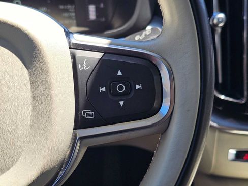 Used 2019 Volvo XC60 T5 Momentum w/ Premium Package FWD image 34