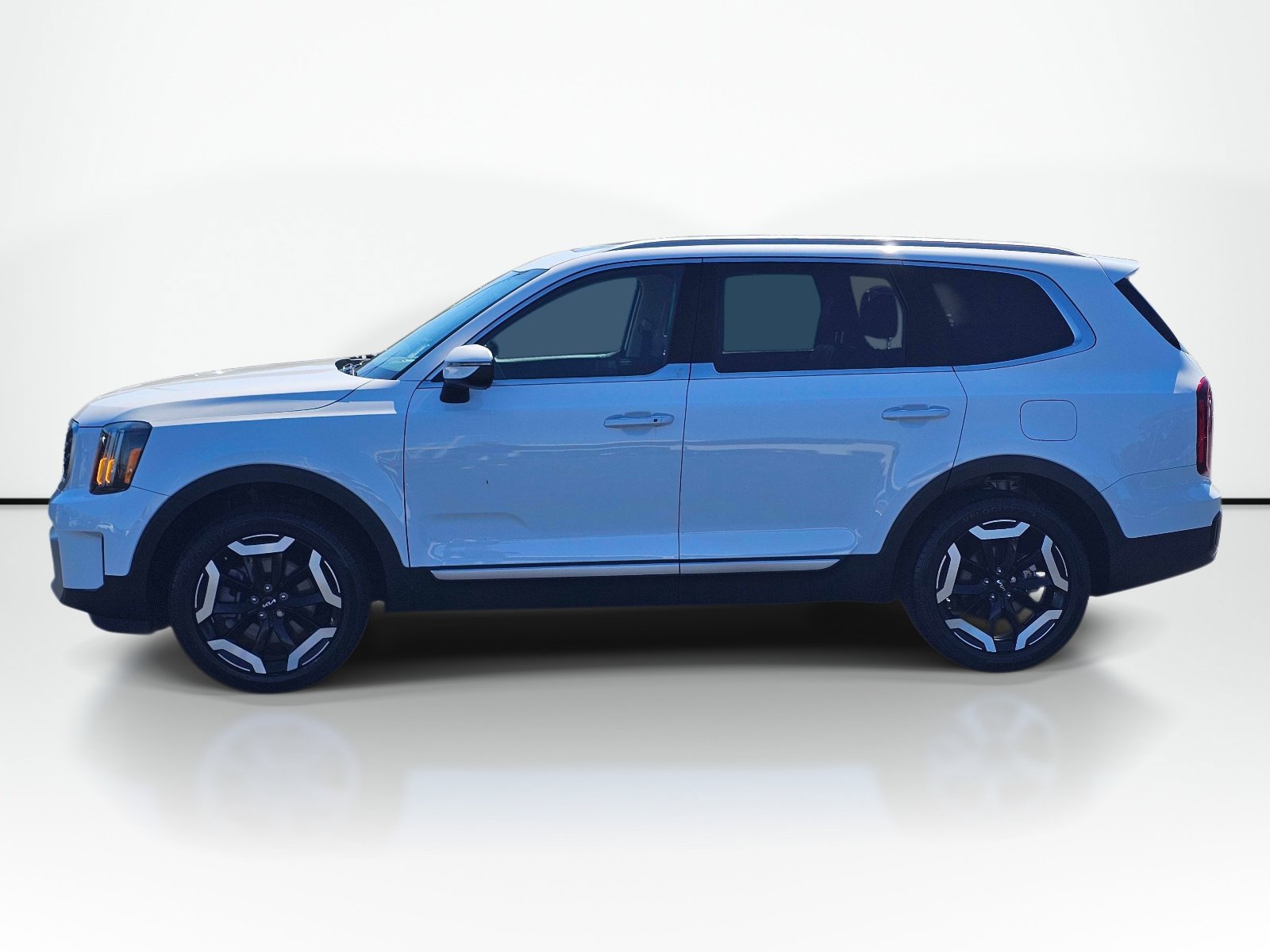 Certified 2024 Kia Telluride S w/ S Sunroof Package FWD image 4