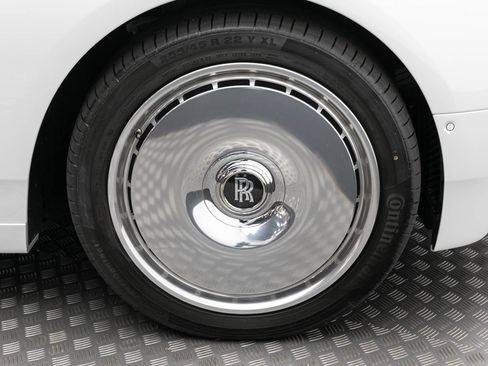 Used 2024 Rolls-Royce Phantom Extended Wheelbase w/ Leather Finishing Pack image 38