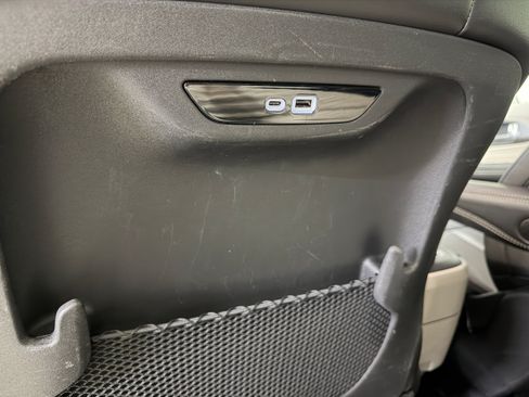 Used 2024 Chrysler Pacifica Touring-L FWD image 11