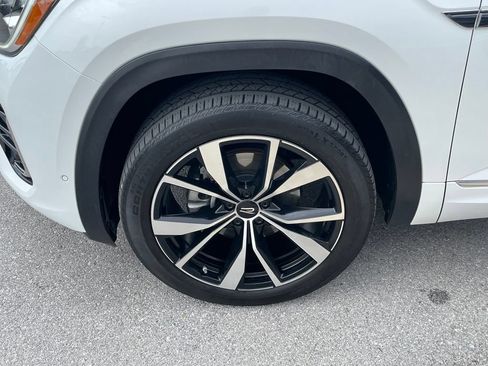 Used 2024 Volkswagen Atlas SEL Premium R-Line AWD/4WD image 32