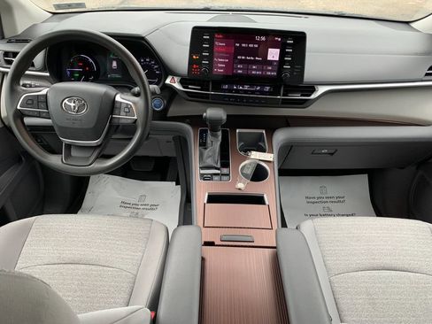 Used 2021 Toyota Sienna LE AWD/4WD image 16