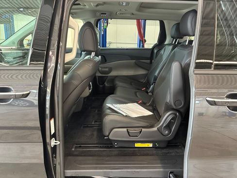 Certified 2026 Kia Carnival SX FWD image 20