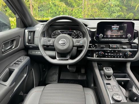 Used 2025 Nissan Pathfinder Rock Creek AWD/4WD image 12