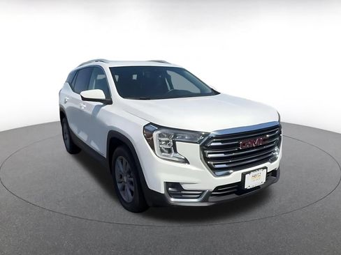 Used 2024 GMC Terrain SLT AWD/4WD image 3