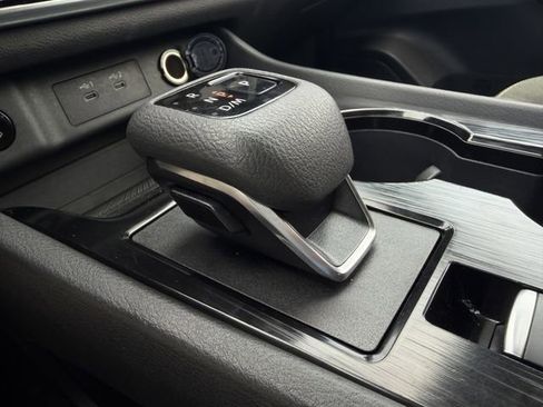 Used 2025 Nissan Rogue SV FWD image 18