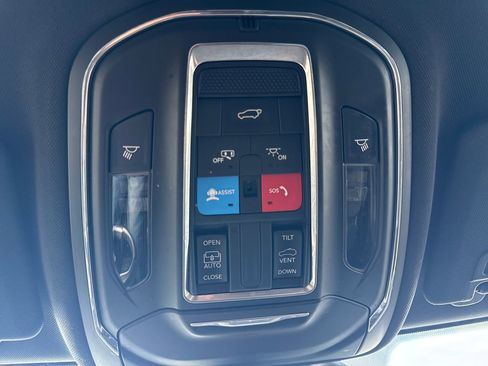 Used 2024 Jeep Grand Cherokee L Altitude AWD/4WD image 29
