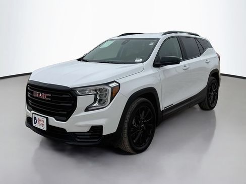 Used 2024 GMC Terrain SLE w/ Driver Convenience Package FWD image 3
