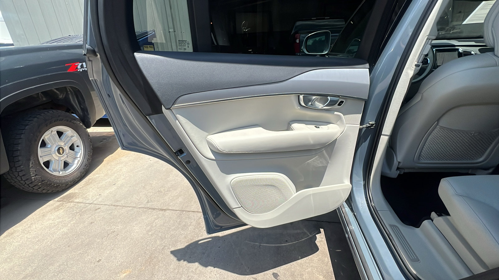 Used 2023 Volvo XC90 B5 Core AWD/4WD image 15