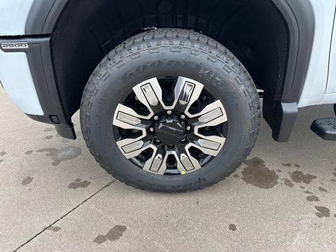 New 2026 GMC Sierra 2500 Denali w/ Technology Package image 19