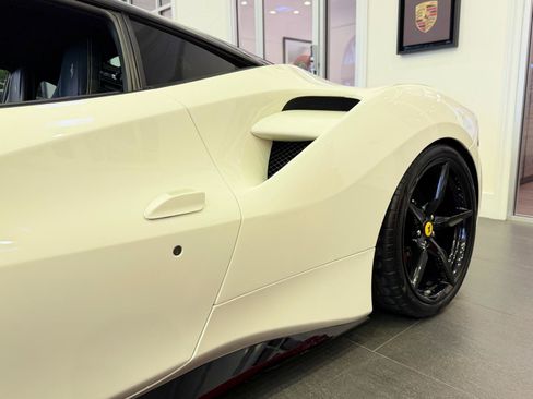 Used 2017 Ferrari 488 GTB RWD image 11