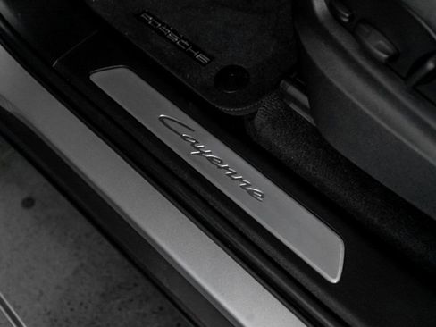 Certified 2025 Porsche Cayenne AWD/4WD image 24