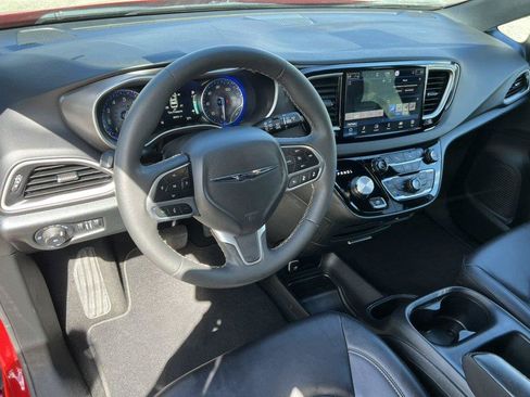 Used 2026 Chrysler Pacifica Select FWD image 17