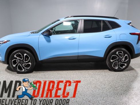 Used 2024 Chevrolet Trax RS w/ Sunroof Package FWD image 10