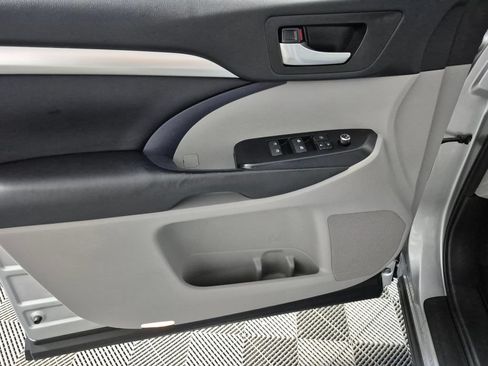 Used 2018 Toyota Highlander XLE AWD/4WD image 15