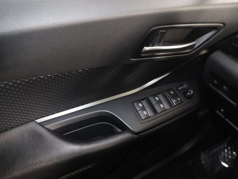 Used 2018 Toyota C-HR XLE FWD image 27