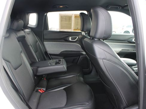 Used 2024 Jeep Compass Latitude AWD/4WD image 27