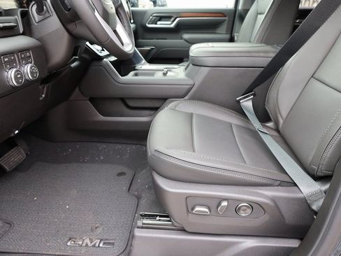 Used 2026 GMC Sierra 3500 Denali w/ Technology Package AWD/4WD image 11