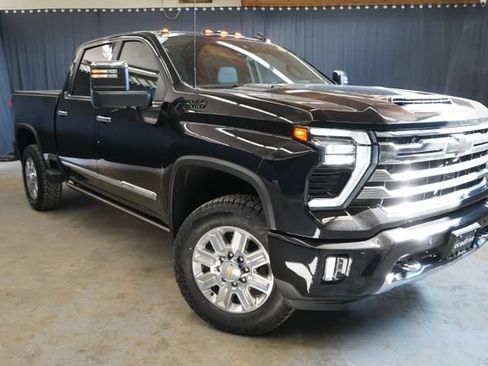 Used 2024 Chevrolet Silverado 3500 High Country w/ High Country Premium Package AWD/4WD image 3